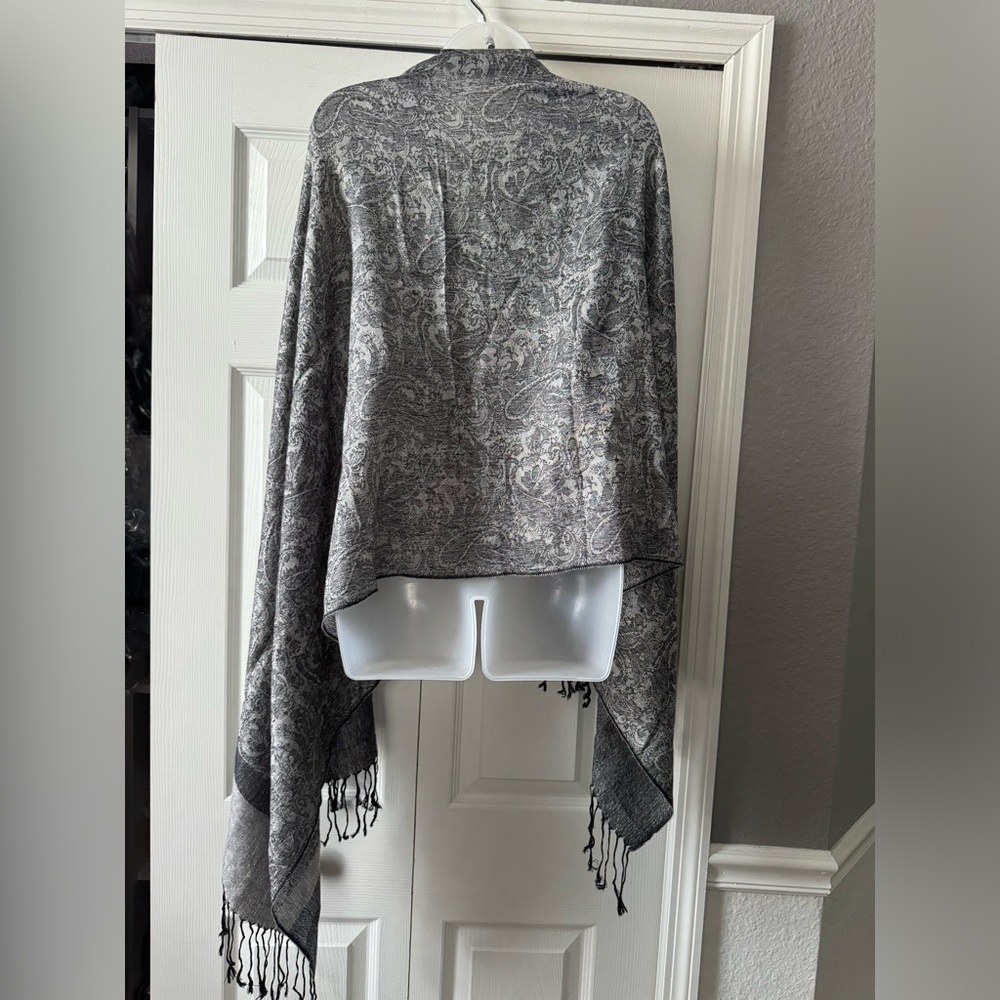 🌷Black, White, Grey, Silver Pashmina-Like Scarf Wrap w/ Fringe - Picture 5 of 8